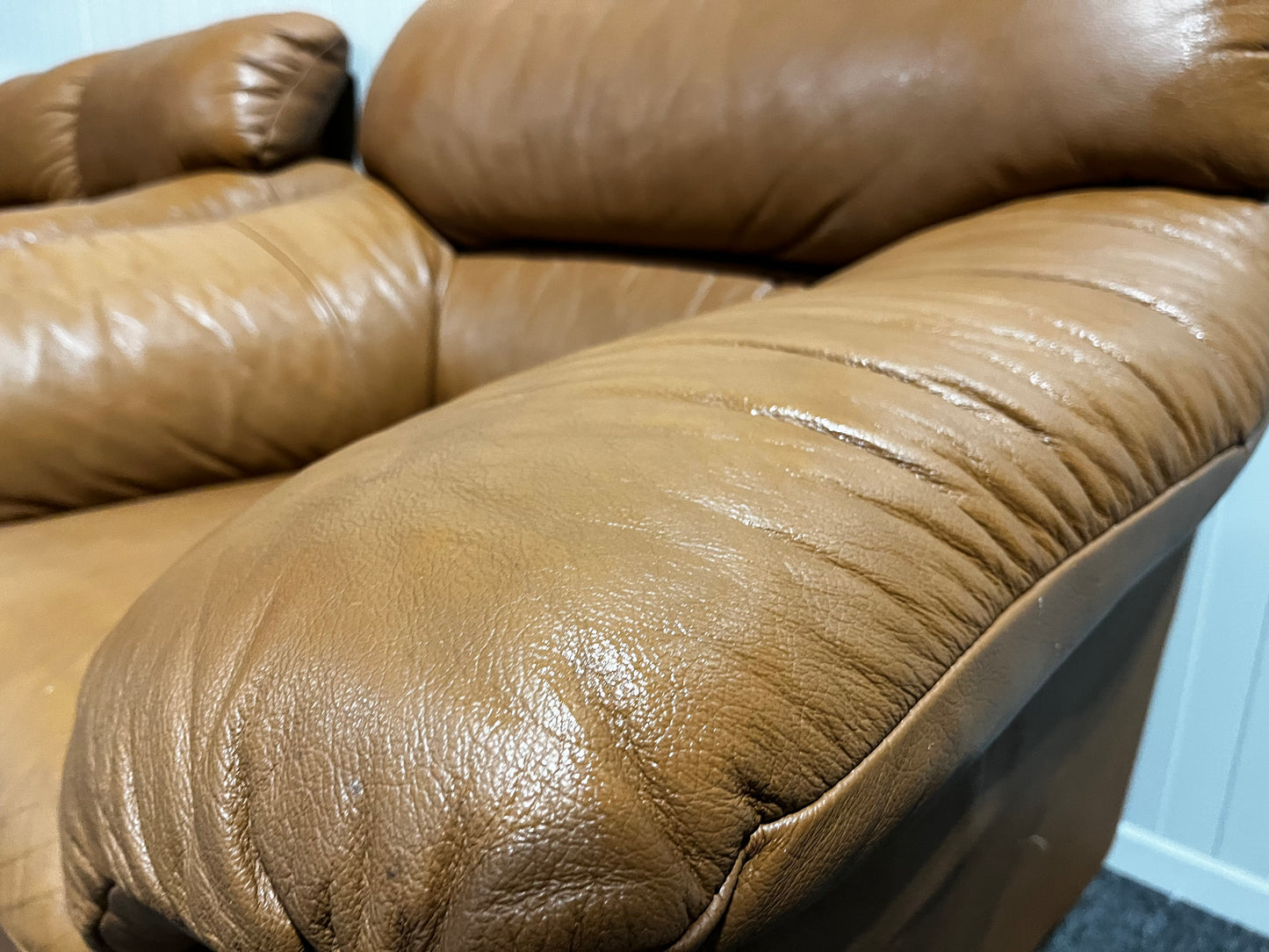 Soffgrupp i brun orange ton