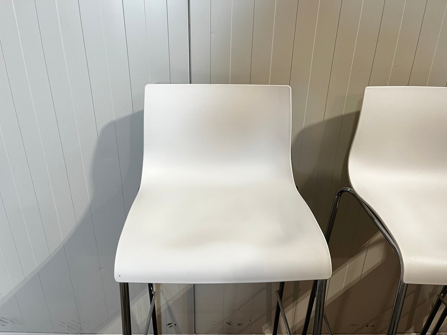 Begagnad IKEA barstolar i vit färg – 6 st