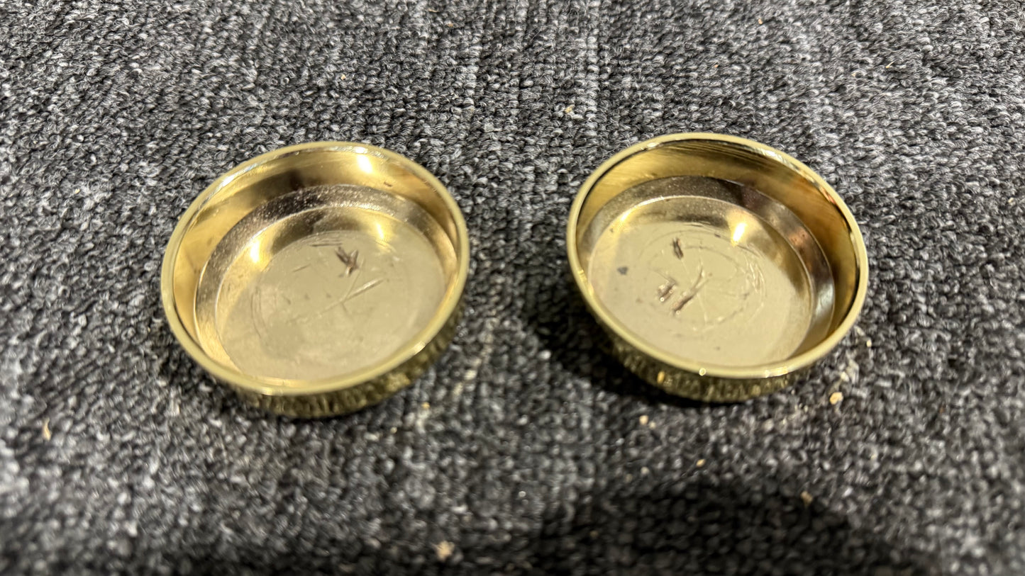 Möbelunderlägg i mässing