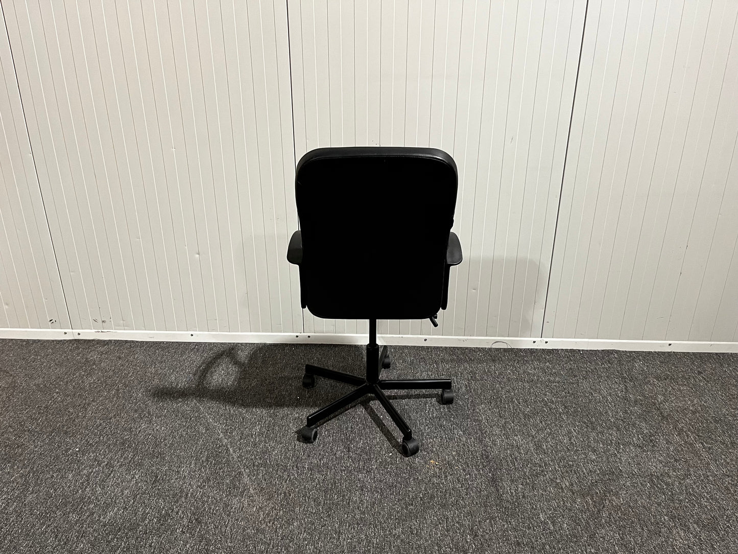 Svart kontorsstol IKEA TORKEL