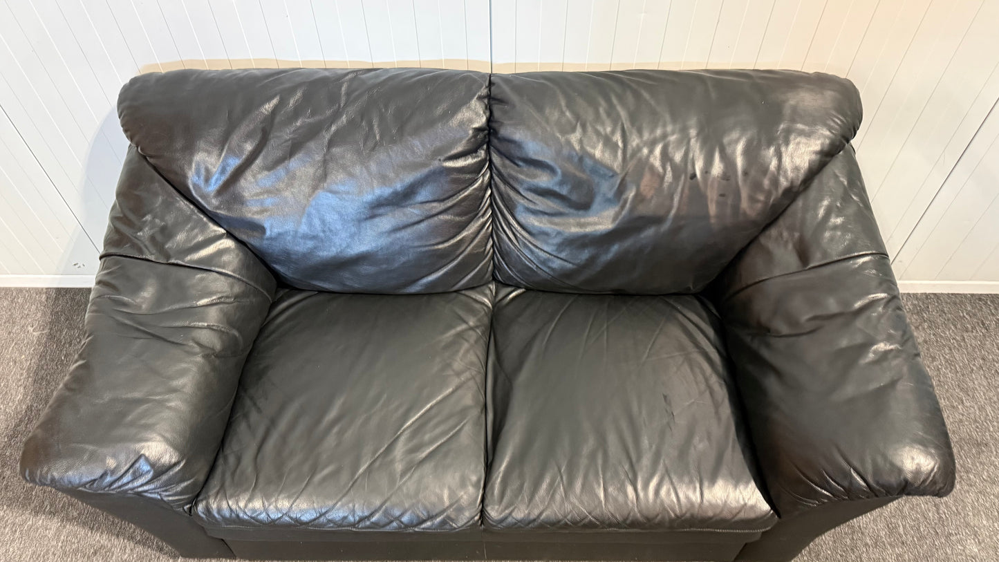 Begagnad svart 2-sits lädersoffa
