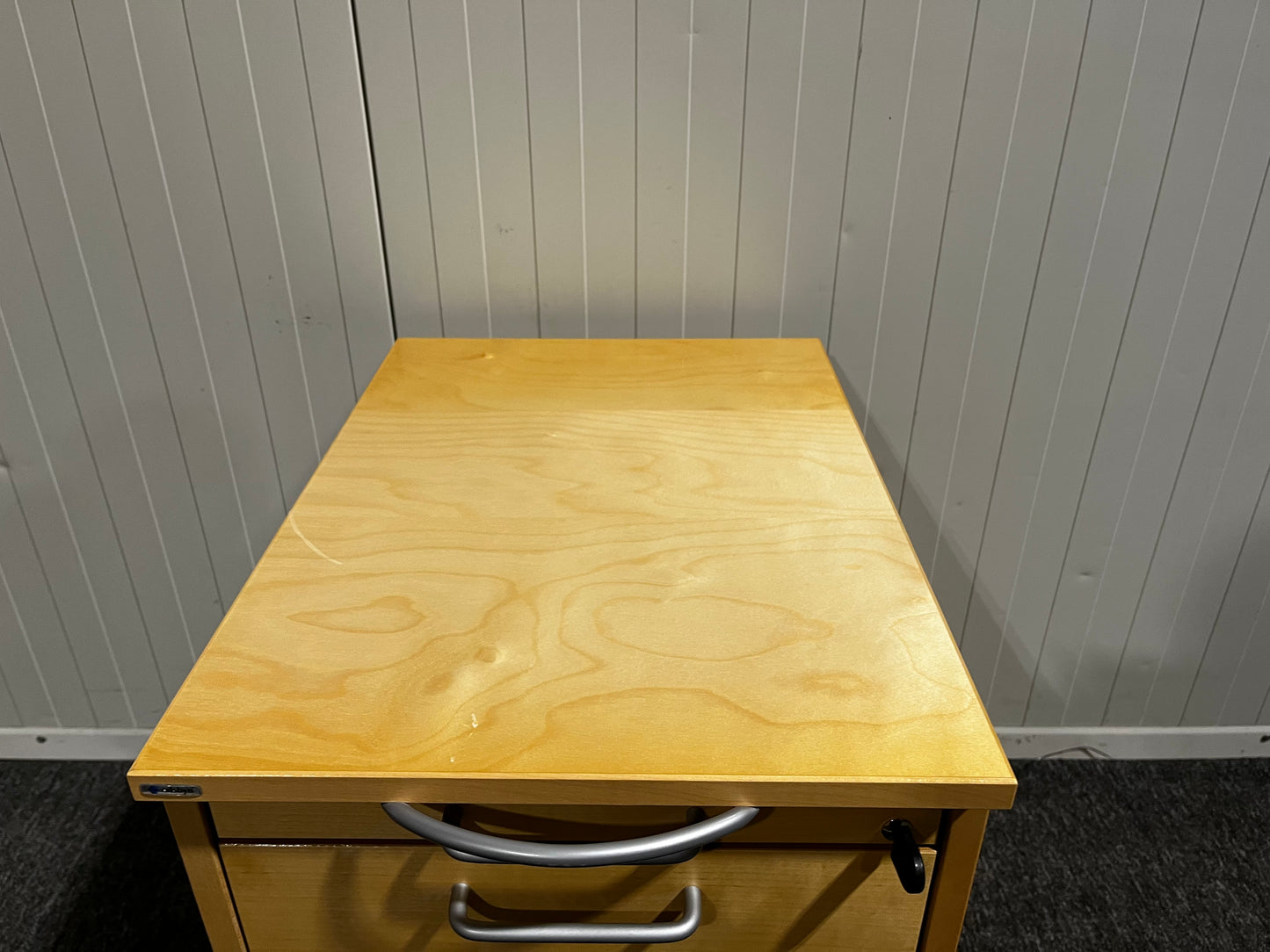 Hurtsskåp från Edsbyn – kompakt och praktisk förvaring