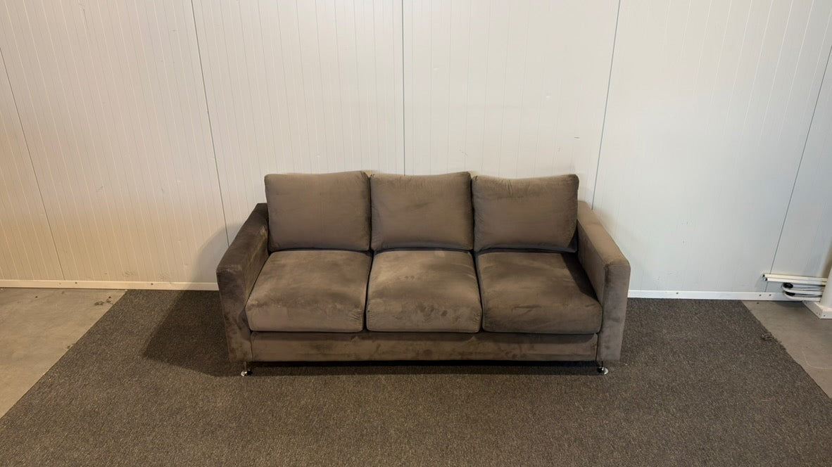 Begagnad tresitsig sammetsoffa från IKEA i mycket gott skick