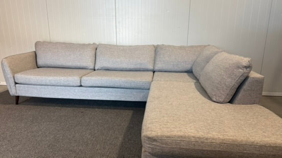 Begagnad grå divansoffa i mycket gott skick