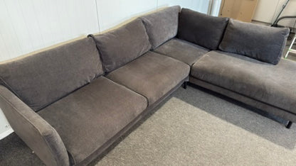 Begagnad mörkgrå Bellus soffa med divan