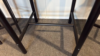 Begagnat svart IKEA Rönninge barbord med stolar