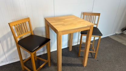 Begagnat träfärgat IKEA barbord med läderstolar