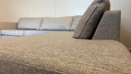 Begagnad grå divansoffa i mycket gott skick