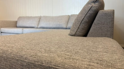 Begagnad grå divansoffa i mycket gott skick