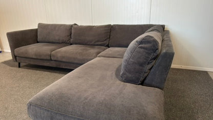 Begagnad mörkgrå Bellus soffa med divan