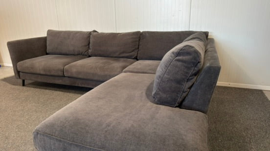 Begagnad mörkgrå Bellus soffa med divan