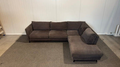 Begagnad mörkgrå Bellus soffa med divan