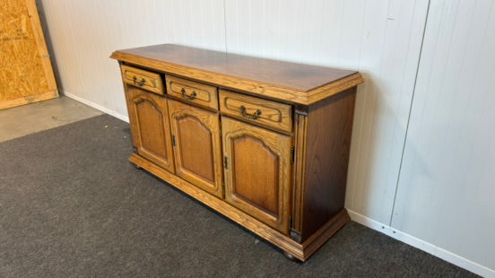 Begagnad mörkbrun byrå skänk sideboard