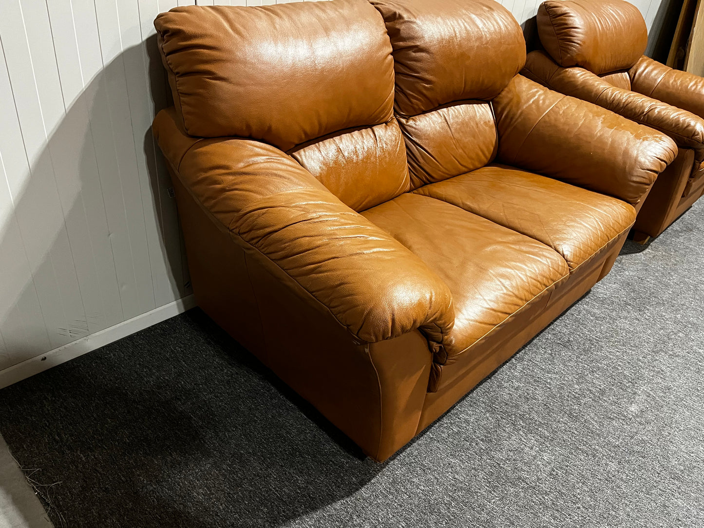 Soffgrupp i brun orange ton