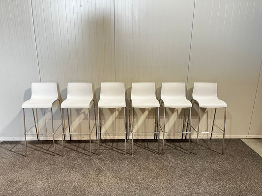 Begagnad IKEA barstolar i vit färg – 6 st