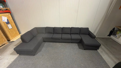 Begagnad svart U-soffa – plats för cirka 10 personer