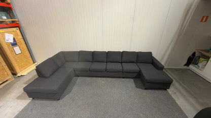 Begagnad svart U-soffa – plats för cirka 10 personer