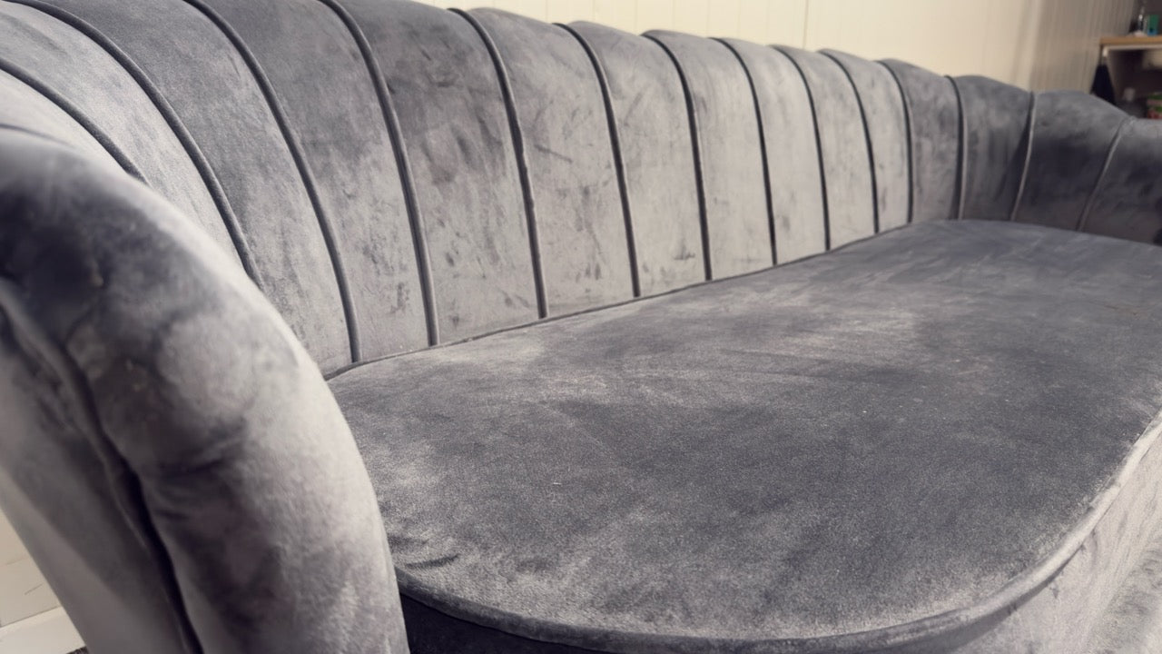 Begagnad grå Venture Design soffa