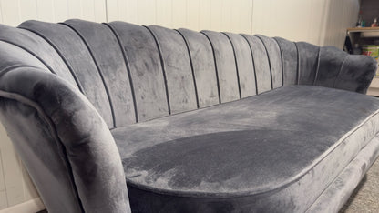 Begagnad grå Venture Design soffa