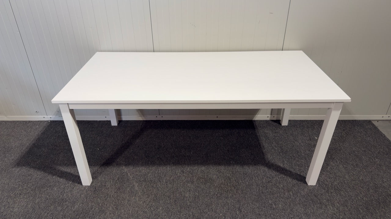 Matbord Venture Design i nyskick