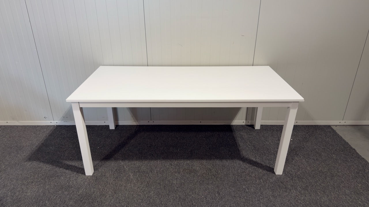 Matbord Venture Design i nyskick