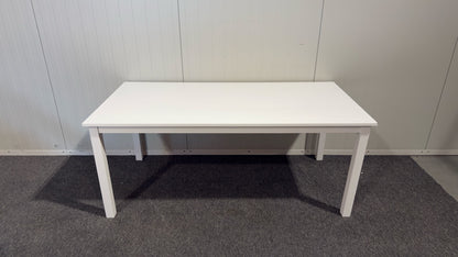 Matbord Venture Design i nyskick