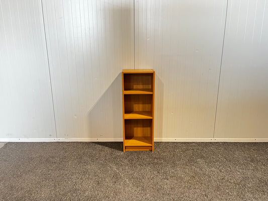 Begagnad IKEA BILLY bokhylla i träfärgat utförande