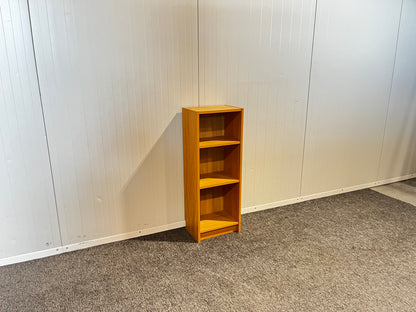 Begagnad IKEA BILLY bokhylla i träfärgat utförande