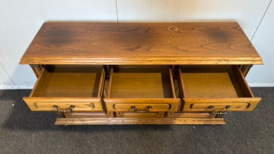 Begagnad mörkbrun byrå skänk sideboard
