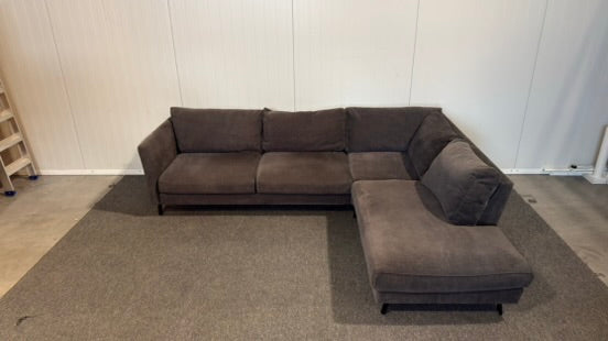 Begagnad mörkgrå Bellus soffa med divan
