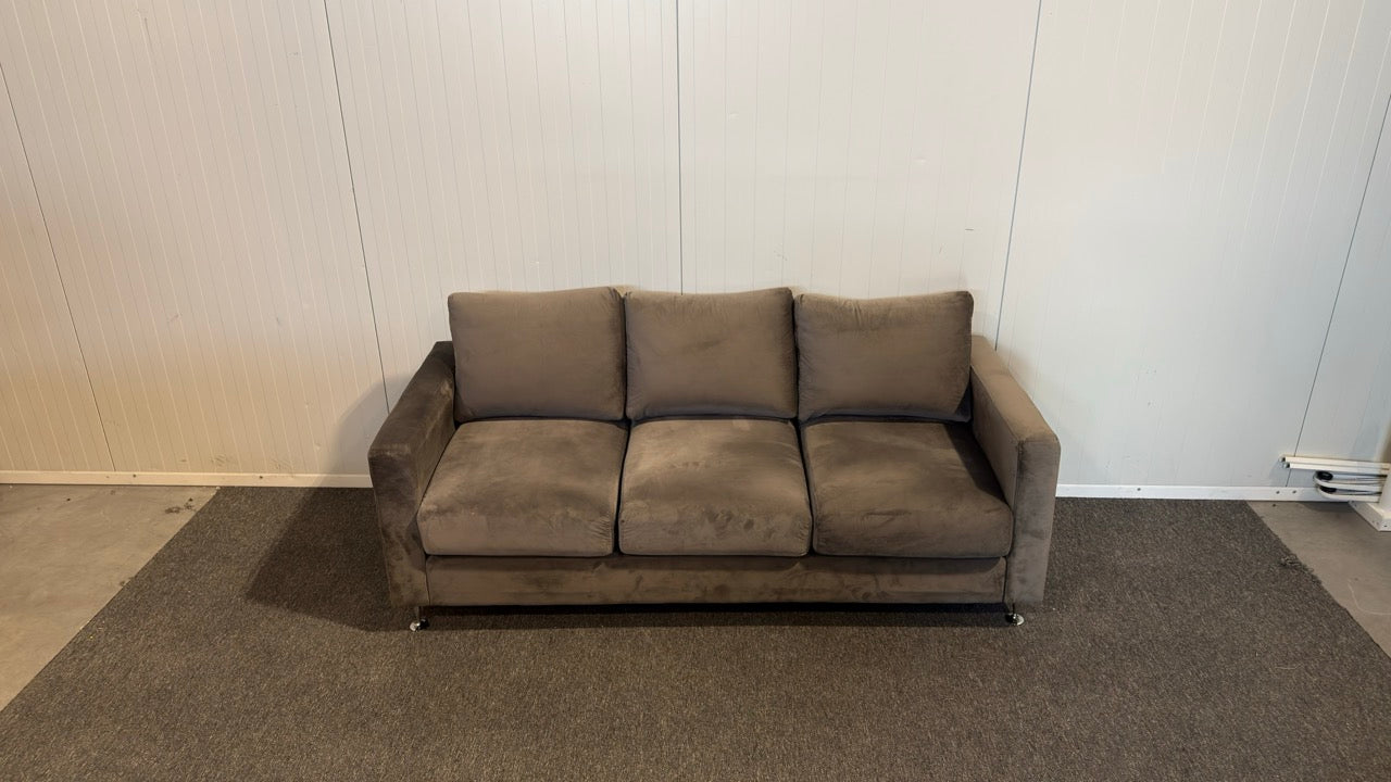 Begagnad tresitsig sammetsoffa från IKEA i mycket gott skick