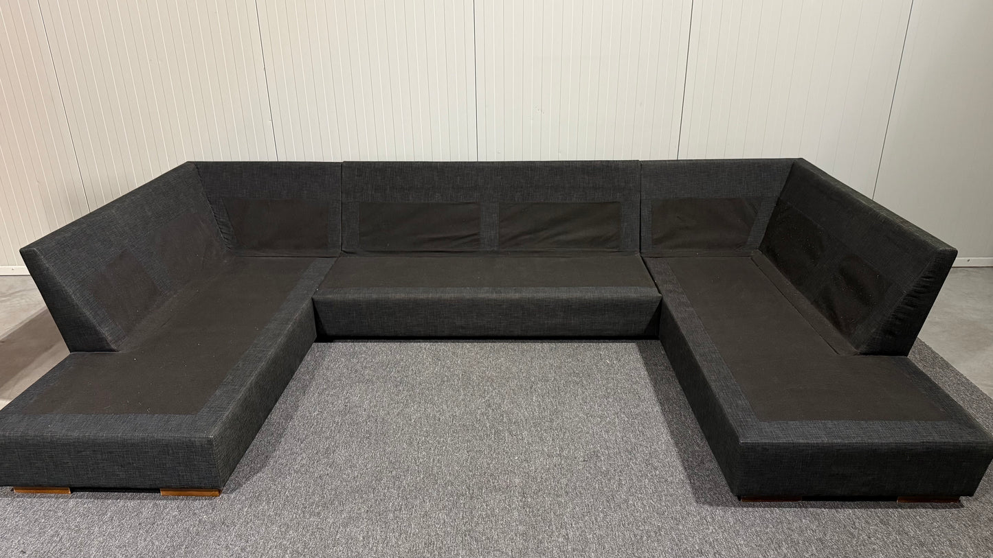Stor svart U-soffa