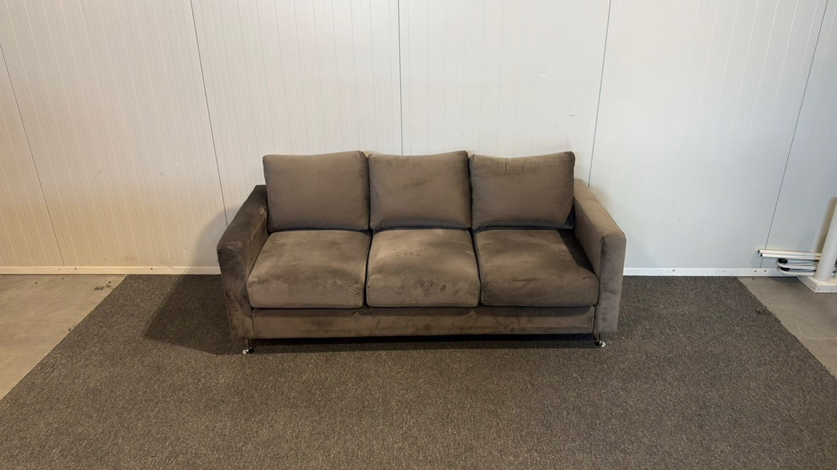 Begagnad tresitsig sammetsoffa från IKEA i mycket gott skick
