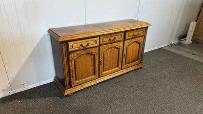 Begagnad mörkbrun byrå skänk sideboard