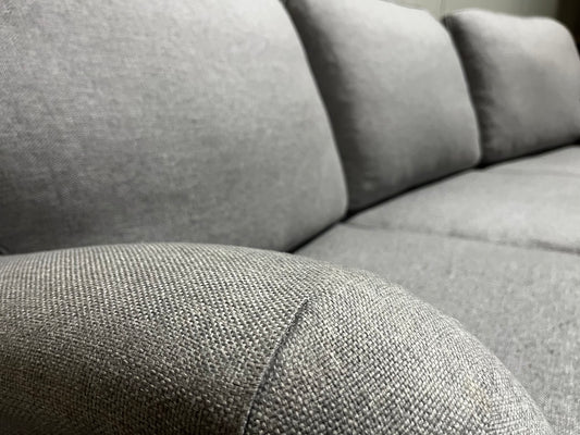 Ljusgrå Howard-soffa