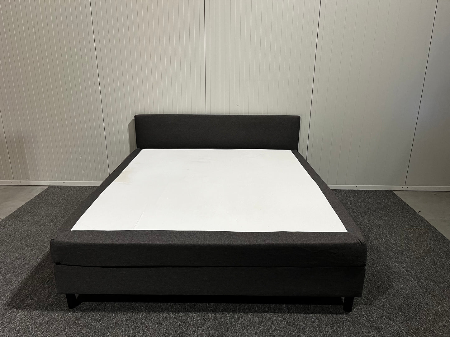 180 cm säng med gavel