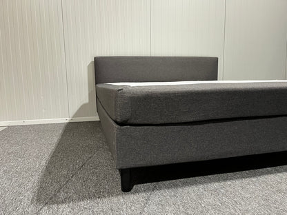 180 cm säng med gavel