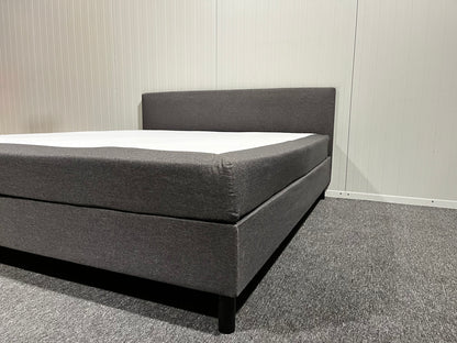 180 cm säng med gavel