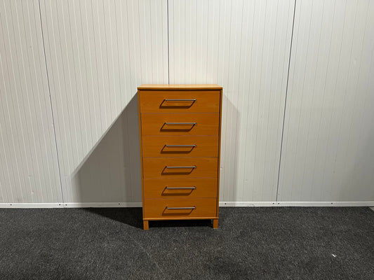 Byrå med sex lådor