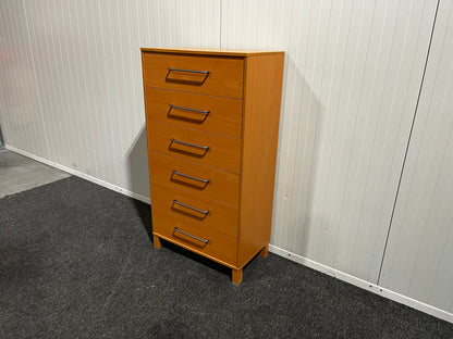 Byrå med sex lådor