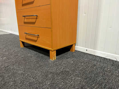 Byrå med sex lådor