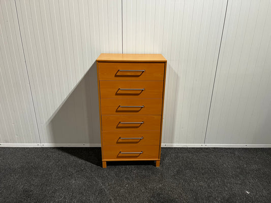 Byrå med sex lådor