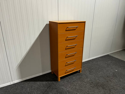 Byrå med sex lådor