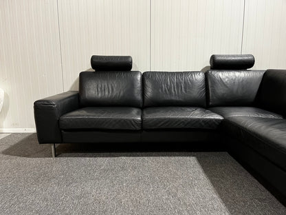 Svart lädersoffa med divan från Furninova