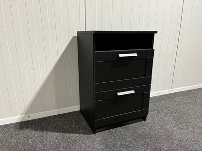 Svart byrå med två lådor