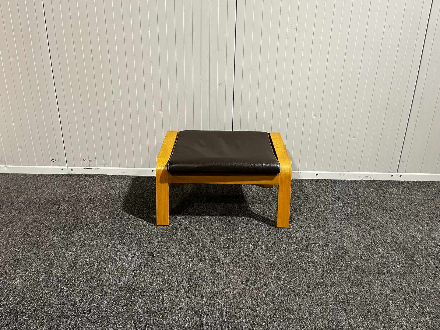 Pall i brunt läder