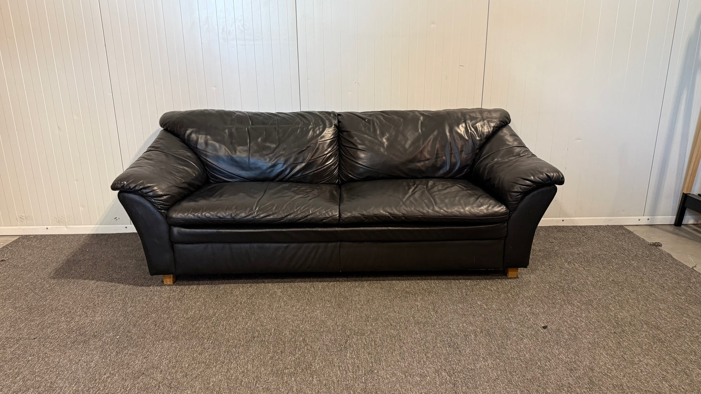 Begagnad svart 3-sits lädersoffa