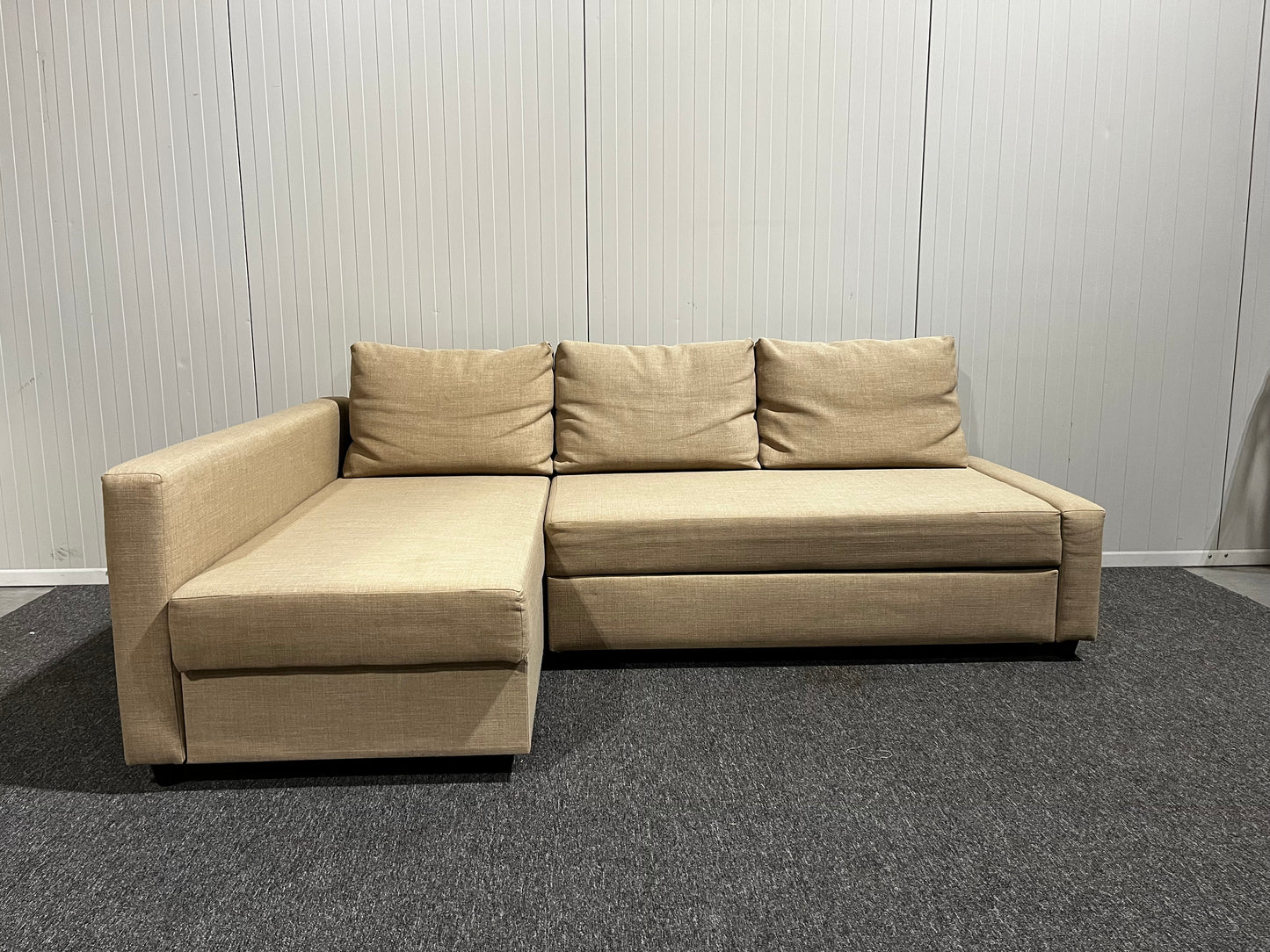 IKEA FRIHETEN bäddsoffa med schäslong i beige