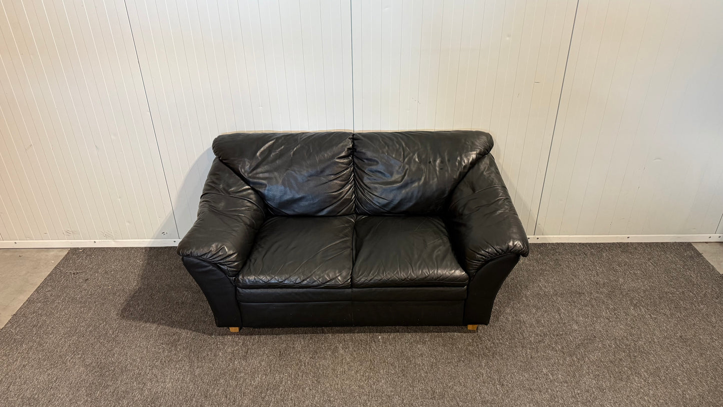 Begagnad svart 2-sits lädersoffa