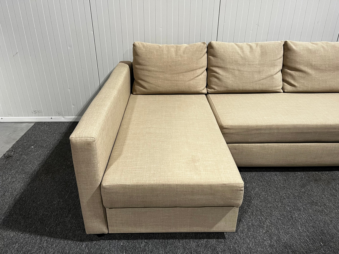 IKEA FRIHETEN bäddsoffa med schäslong i beige
